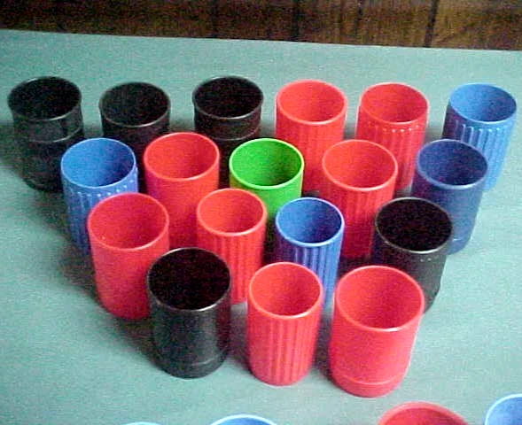 32 tazas de juego de repuesto Yahtzee/Scrabble Dados Shaker ~ genuinas/de colección Foto 2 de 3