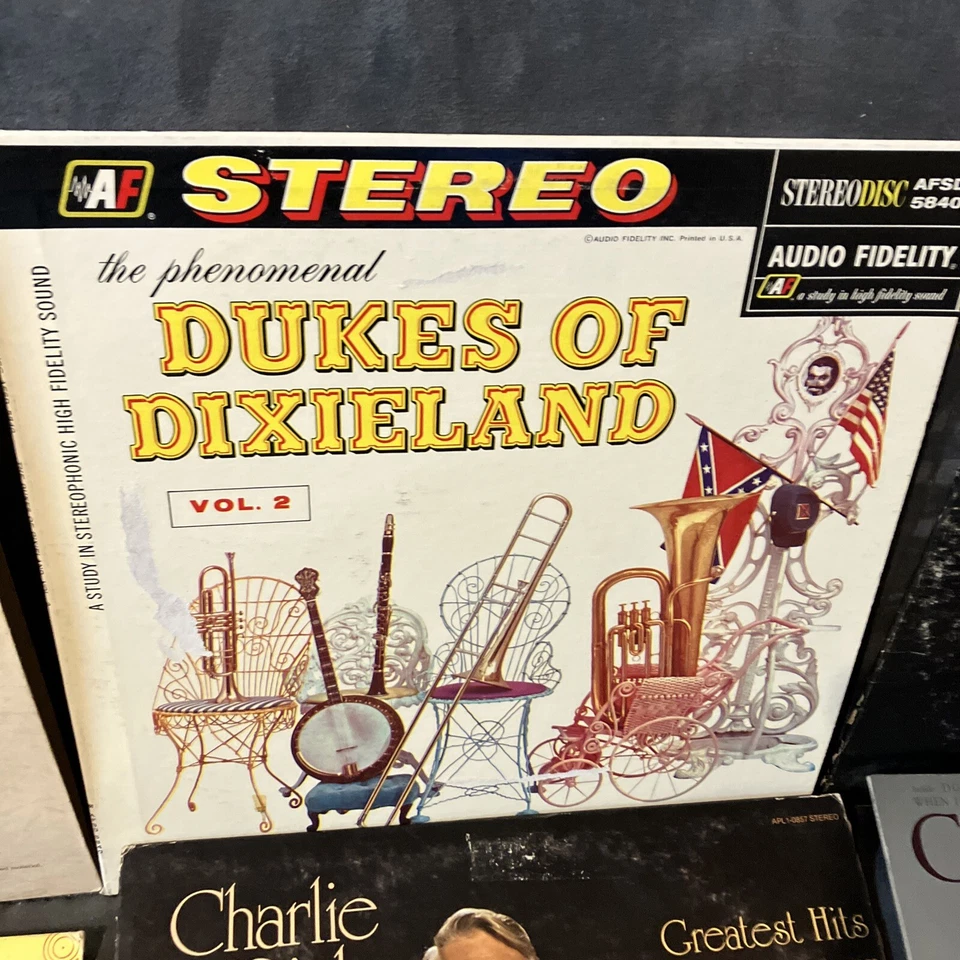 Mixed Vinyl Lot of 12 Assorted Classic County Rock Charlie Daniels Crystal Gayle - Image 3 of 4