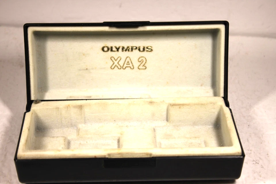 Estuche Olympus XA2 SOLO caja de plástico para cámara XA2 genuino OEM vintage Foto 3 de 4