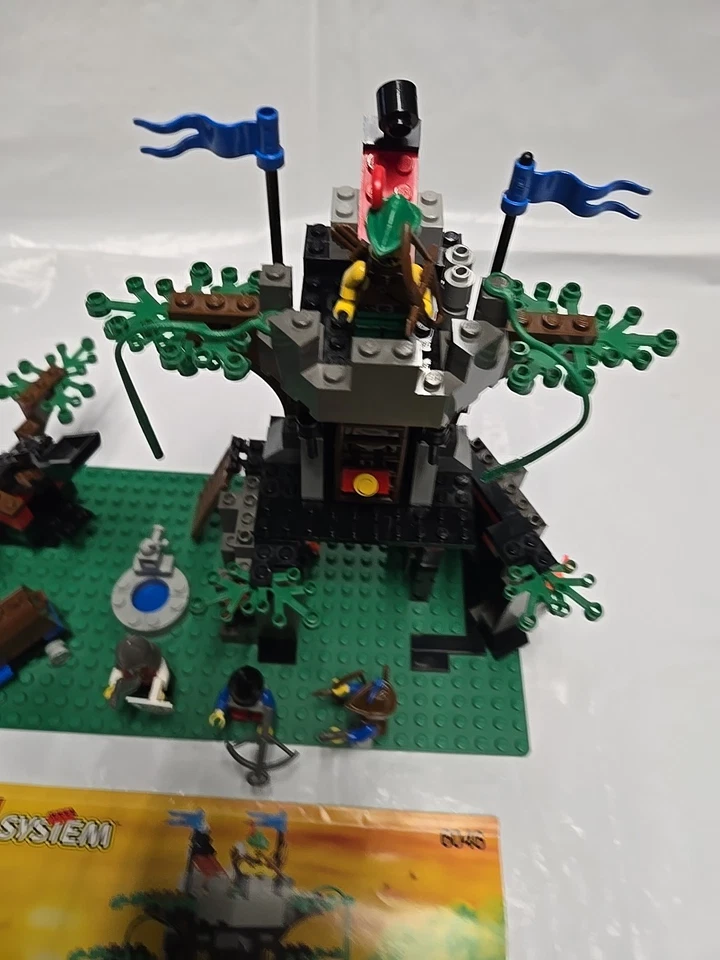 Lego 6046 Castle Dark Forester Hemlock Stronghold W/instructions -2 Pieces - Image 4 of 4