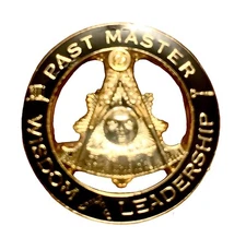 masonic large past master lapel pin in size 1.25 inches black and golden