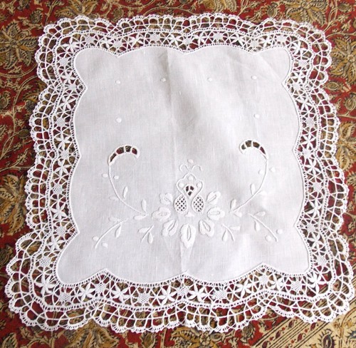 Nappe En Dentelle Tricot D'art Aux Aigui, Sztuka tkaniny autorstwa Art Création