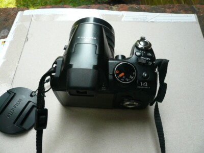 Fuji FinePix S4500 Compact Digital Bridge Camera 24-720mm 30x Zoom Lens (boxed)