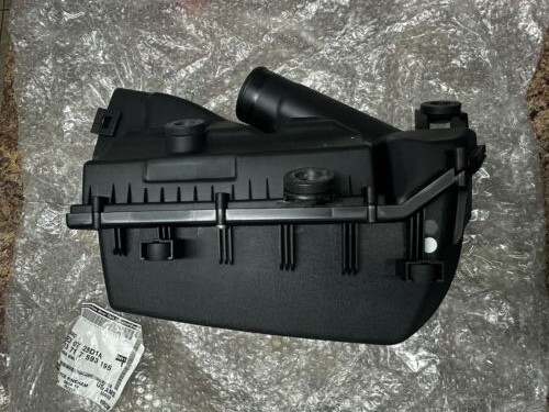 Rolls Royce Cullinan  Intake Muffler  Left 13717593195 OEM
