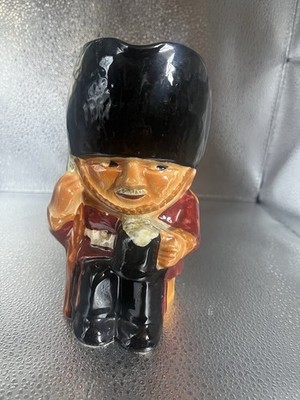 Crown Devon ''The Guardsman'' Charakterkrug