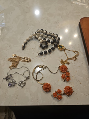 (NL8) Necklace Lot.  Avon, Nancy And Rise, Vintage Broken, Unidentified Bead