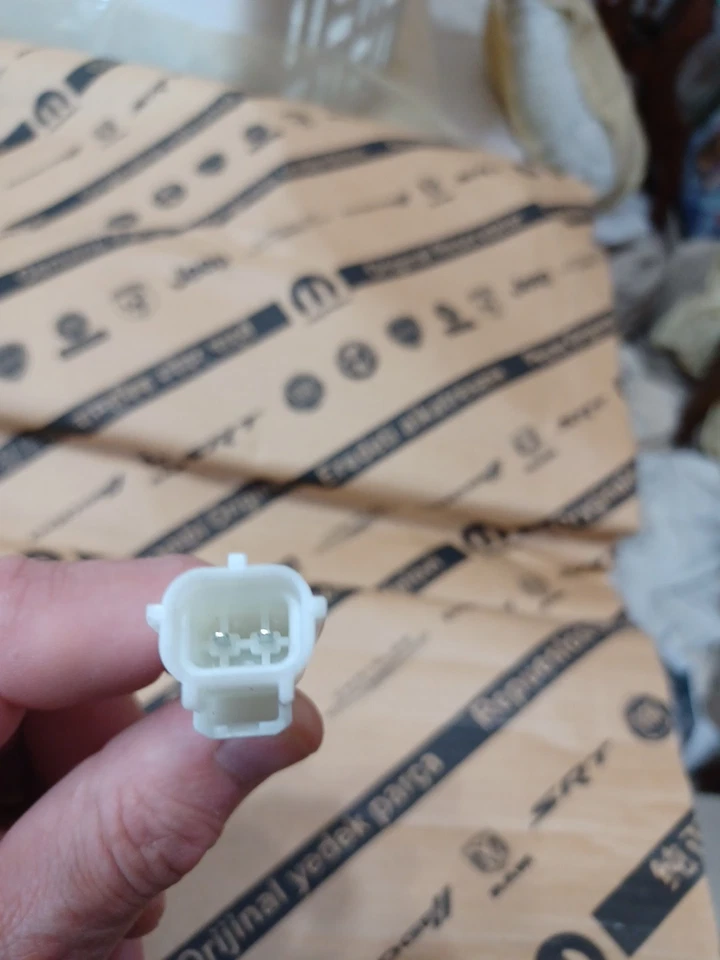 Переключатель уровня тормозной жидкости 2009-2023 Dodge и Chrysler 68048550AA от оригинального производителя новый - Изображение 2 из 3