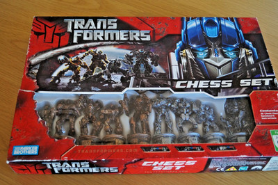 Transformers Chess Set Parker Brothers Complete w/ Box Autobot vs Decepticon