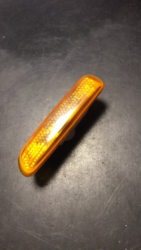 BMW 3 E46 Kotflügel Blinkleuchte vorne rechts 8370720