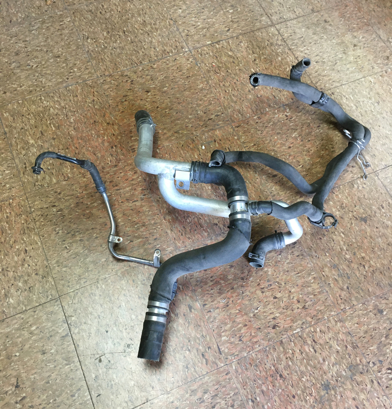 Audi R8 2008-2015 REAR+RIGHT Coolant pipe P/N 079121065BH