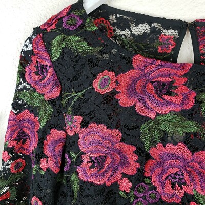Robe M-Longue Brodée Dos Nu Patchwork à Manches Courtes de Grande
