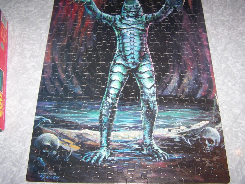 Lote de quebra-cabeças Universal Monsters Creature from the Black Lagoon Frankenstein Golden - Imagem 3 de 4