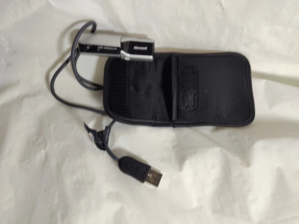 Cámara web Microsoft LifeCam NX-3000 USB con micrófono y estuche con cancelación de ruido - Usada Foto 3 de 4