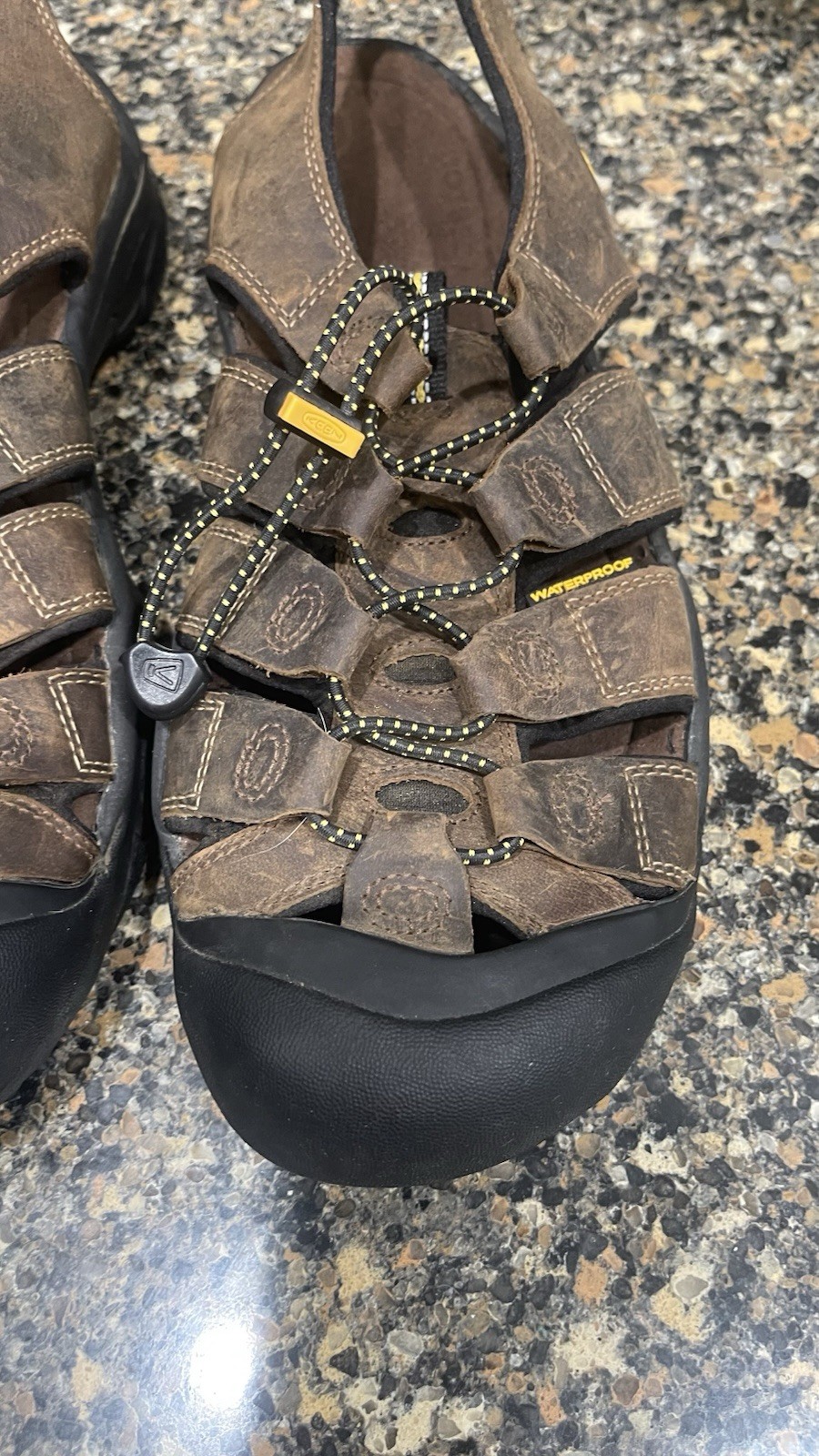 Sandali da trekking impermeabili KEEN da uomo taglia 12 Newport bisonte in pelle marrone