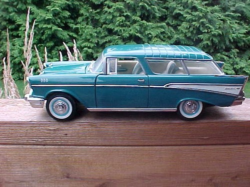 1957 CHEVROLET BEL AIR NOMAD STATION WAGON 1/18 SCALE BLUE EXTERIOR B/W INTERIOR