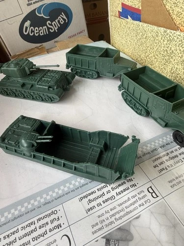 Marx Battleground Green Vintage 1960s Playset Accessories Lot of 4