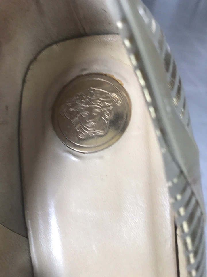 Tacones con correa de gamuza charol punta Versace de colección talla 37 Foto 4 de 4