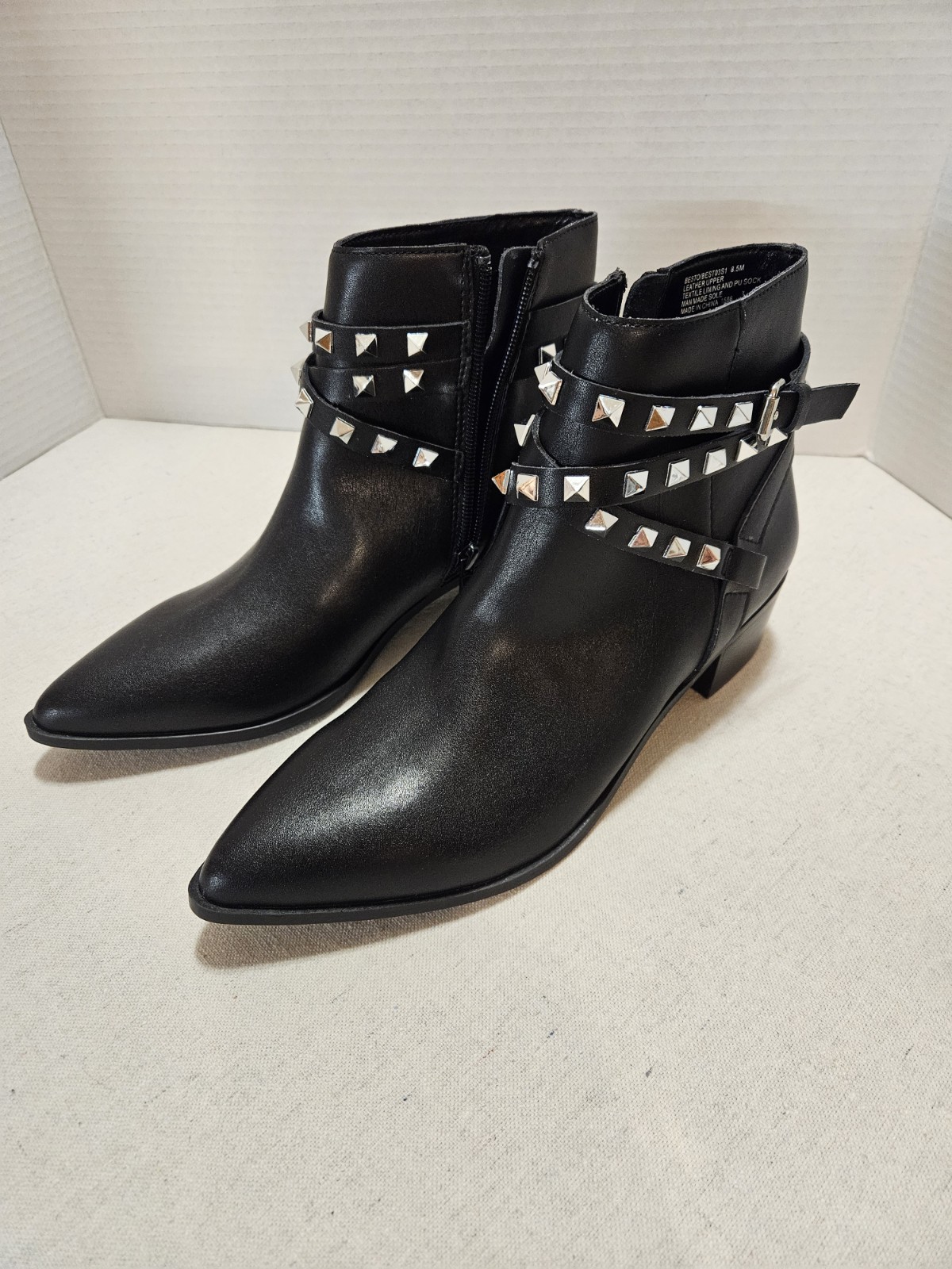 Steve Madden Women's Leather Besto Black Boots Sz  8.5 M US Studded Ankle Boots