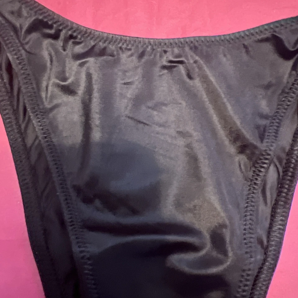 Victoria’s Secret sehr sexy brasilianisches Slip-Höschen Größe Small schwarz mit Schmucksteinen - Bild 2 von 4