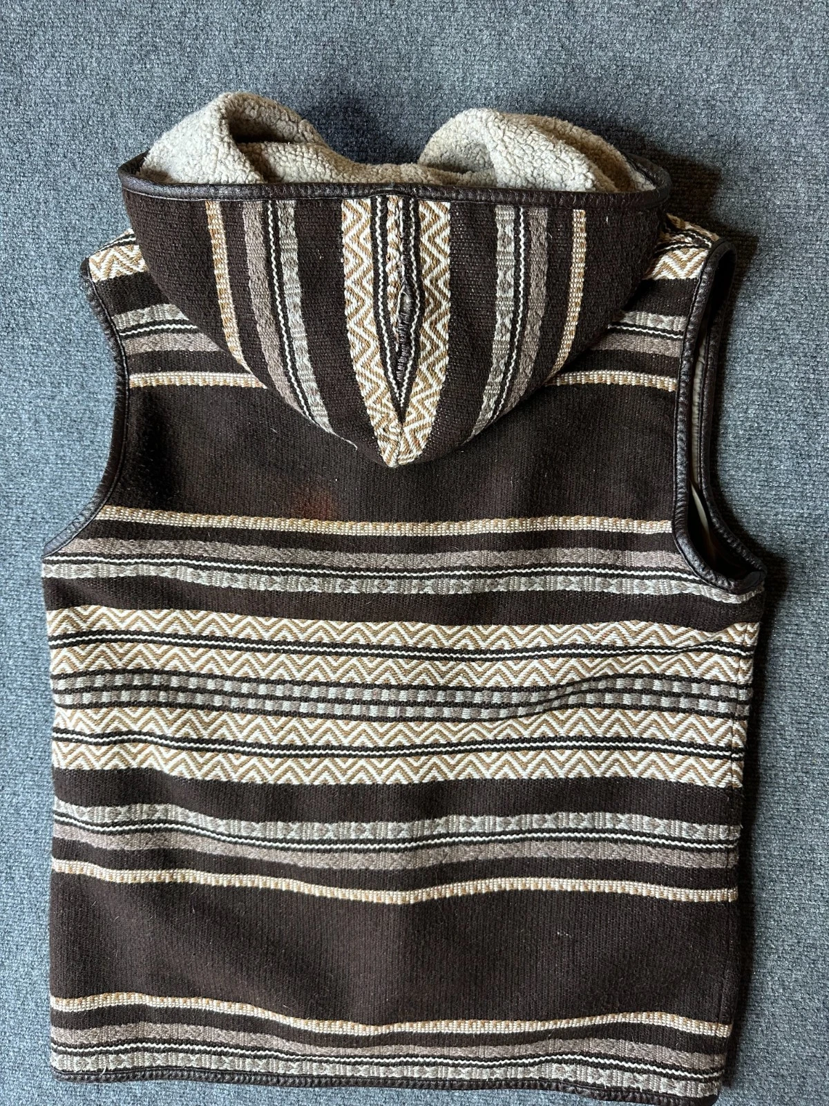 "Rue Grenelle" 1980 vintage wool men vest medium, 3 pockets, breast with zepper - product detail image 6