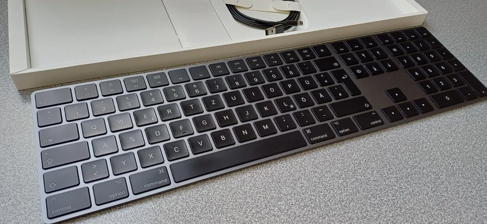 APPLE Magic Keyboard A1843 mit Ziffernblock - Deutsch QWERTZ | space grey | OVP - Bild 2 von 4