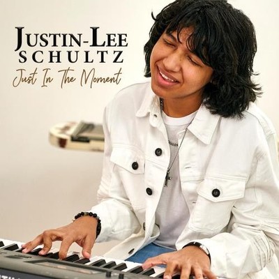 JUSTIN LEE SCHULTZ: JUST IN THE MOMENT - CD