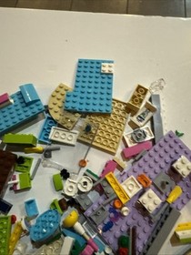 LEGO FRIENDS: Heartlake Surf Shop (41315) - complete set