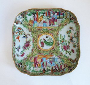 Antique Chinese Export Canton famille rose porcelain dish