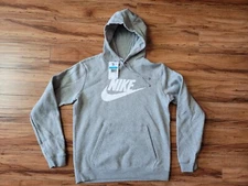 Nike Men’s Club Fleece Futura Hoodie Sweatshirt Grey Heather FZ8888 063 Medium