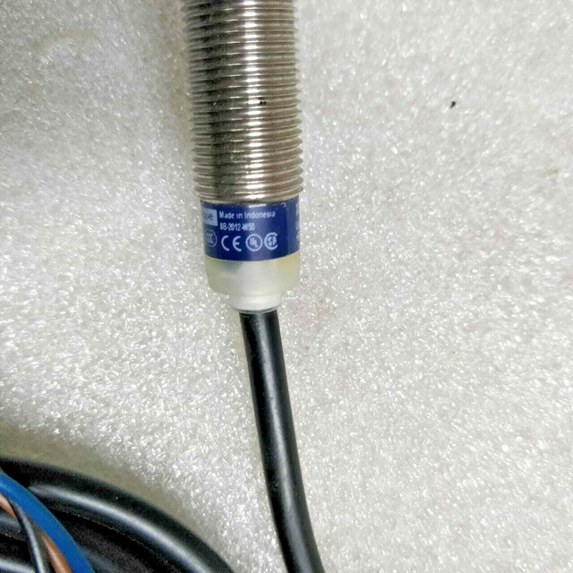 Индуктивный датчик xs612b1pal2