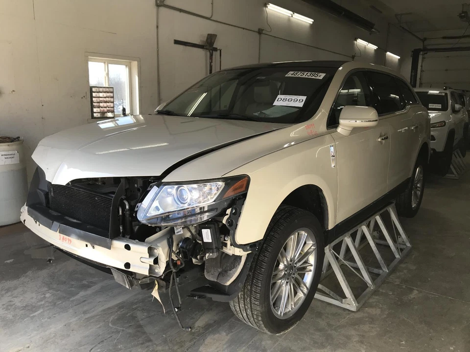 Used Right Tail Light Assembly fits: 2015 Lincoln Mkt quarter panel mounted LED - Image 2 of 4