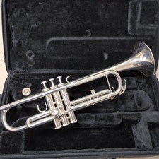 Yamaha YTR3335 Trumpet with case