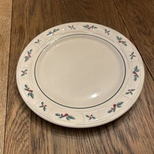 Longaberger Holly Pottery Dinner Plate 10”