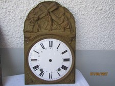 21.. ancienne facade et cadran d horloge comtoise