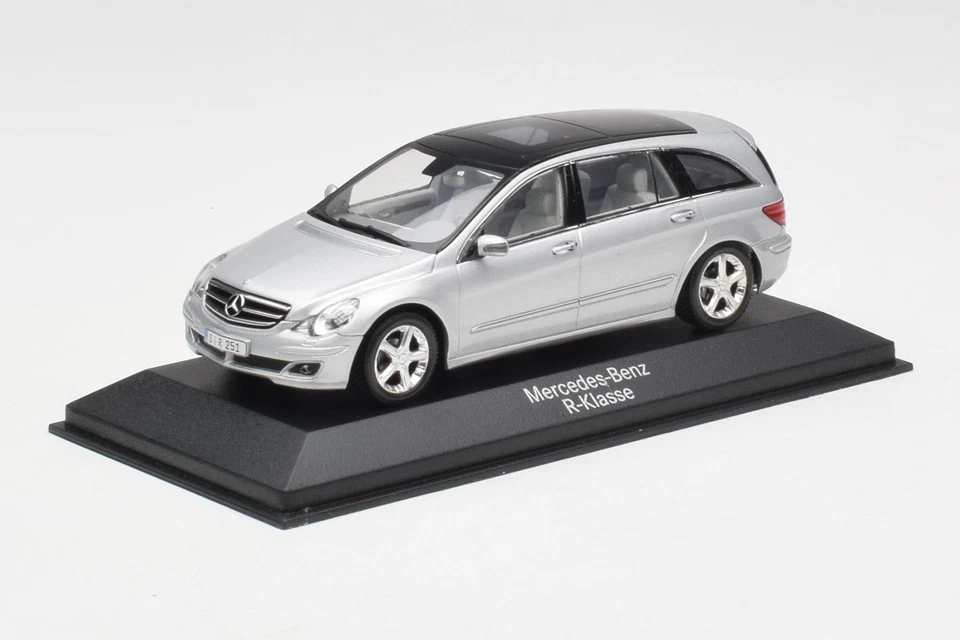 B66962214 Mercedes R Class W251 Iridium Silver Minichamps 1/43 - Image 2 of 4