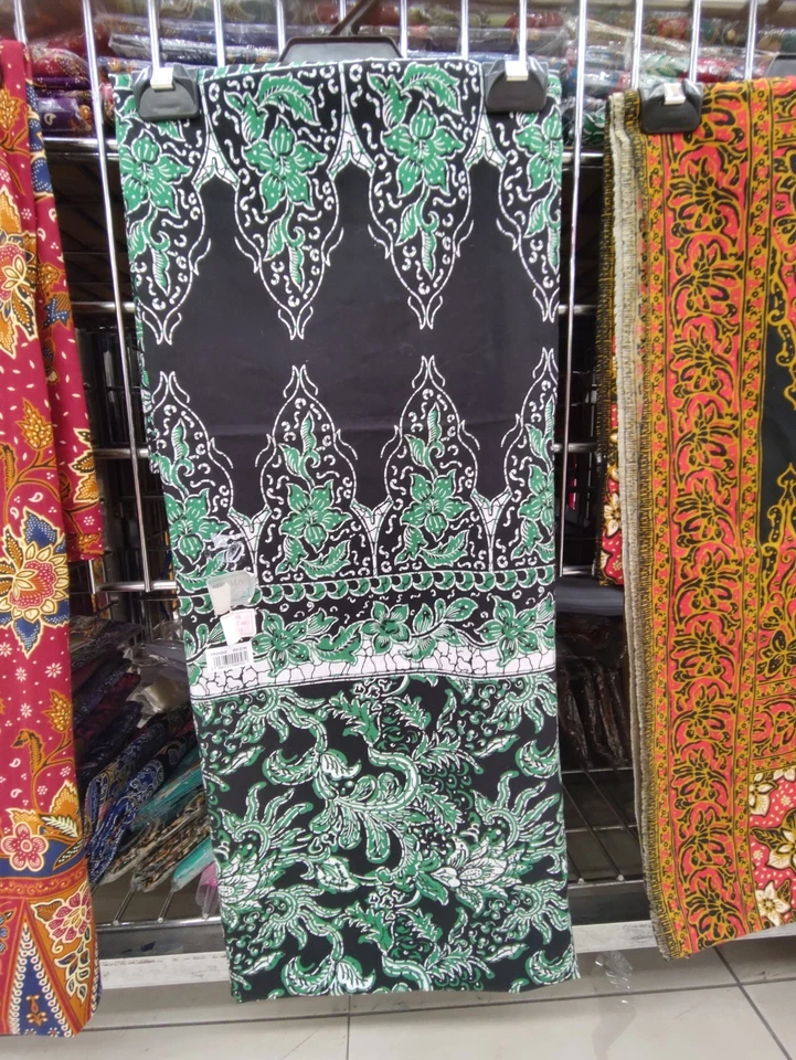 Handmade Batik Malaysia – Random Traditional Pattern, Cotton Material - Image 3 of 4
