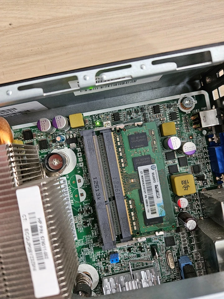 HP Compaq 8300 Elite Ultra Slim - i5 3rd Gen - 4GB Ram - 320GB 2.5" HD - No OS - Image 4 of 4