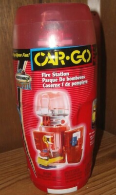 2004 Matchbox Car-Go Fire Station Playset w/ Highway Rescue Fire Truck RED - NEW