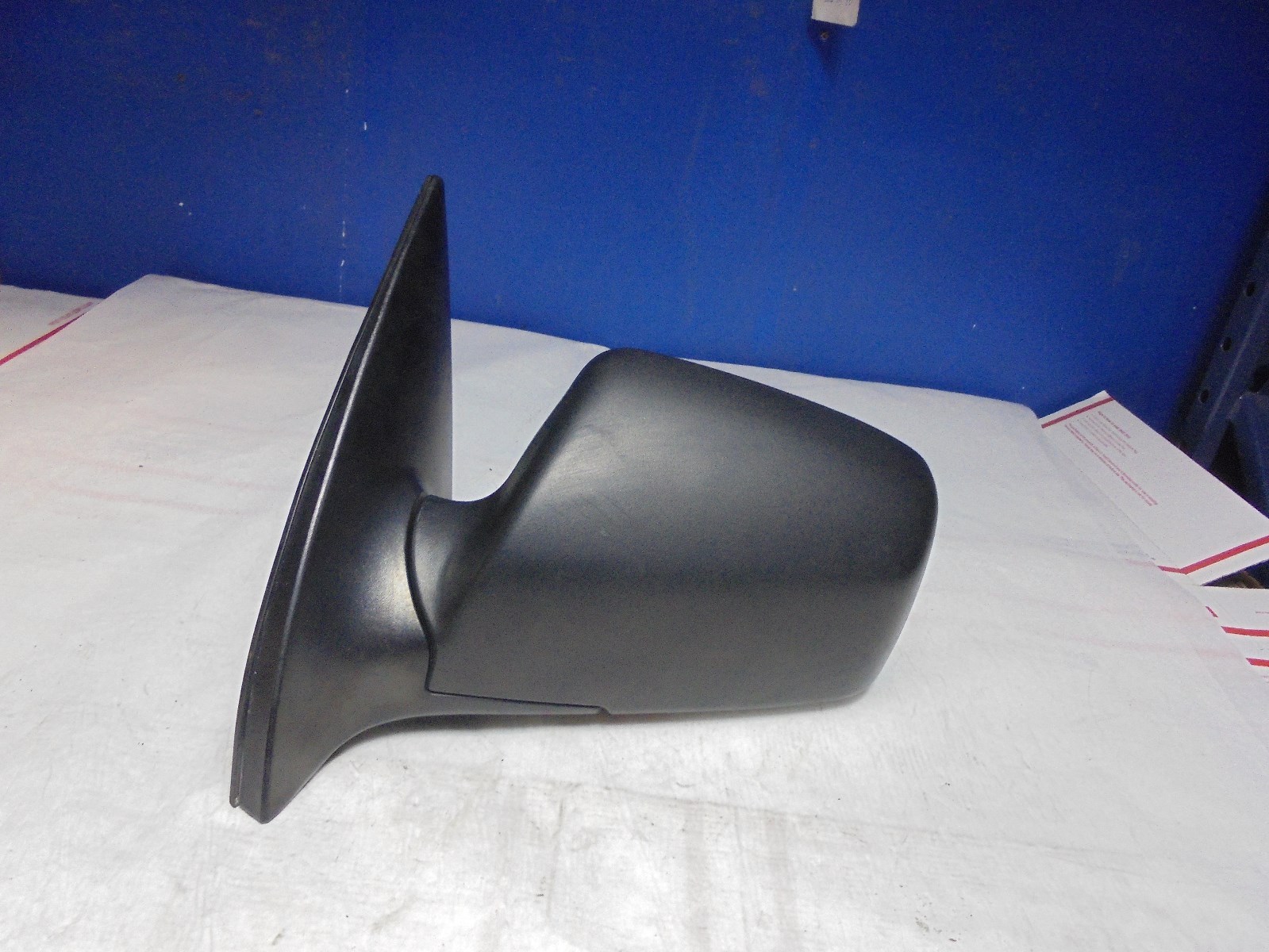 05 06 07 Kia Sportage DRIVER side Mirror Used power BLACK TEXTURE 475A