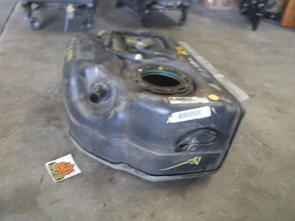 06-10 Saturn Sky Pontiac Solstice OEM Gas Fuel Tank w/o Pump Assembly BARE Foto 4 de 4