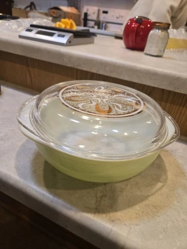 Vintage PYREX  Lime Green 2 QT Casserole Dish Mixing Bowl 024