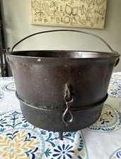 Antique Cast Iron Cauldron, 3-footed bean pot kettle cauldron