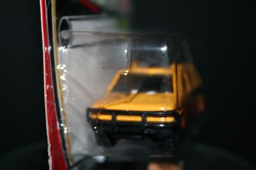 Matchbox 2000 #100 - #MB273 Matchbox Hero! - Isuzu Rodeo - Picture 9 of 20