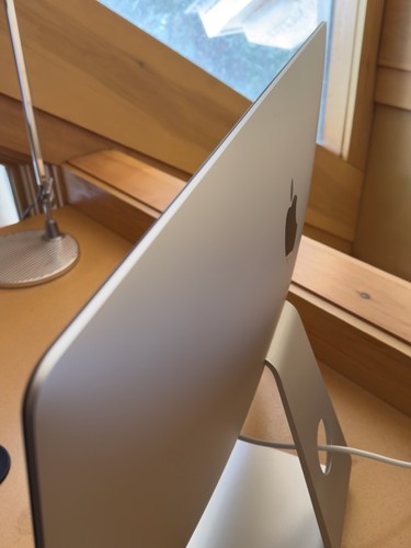 2020-21 Apple iMac 5K 27 inch 3.8GHz 8-Core i7, 8GB RAM, 512GB SSD, 5500XT 8GB - Picture 12 of 13