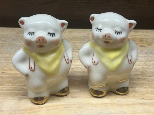 Shawnee Pottery Smiley Pig Salt & Pepper Yellow Bandana 3 1/4” Tall Xlnt Cond
