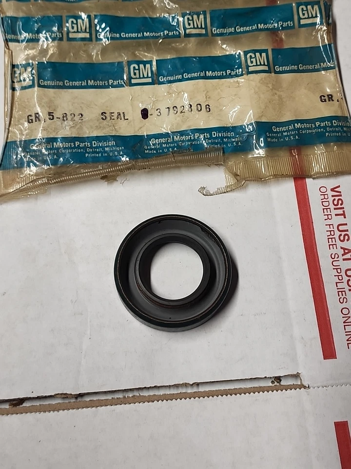 1962 1963 Chevrolet Chevy II SEAL, REAR WHEEL AXLE SHAFT NOS GM 3792806 OEM - Image 2 of 4