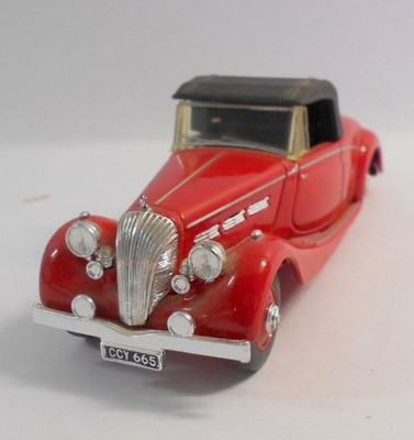 Dinky 1/43 Scale Diecast Model DY-S17 TRIUMPH DOLOMITE SPECIAL EDT. RED