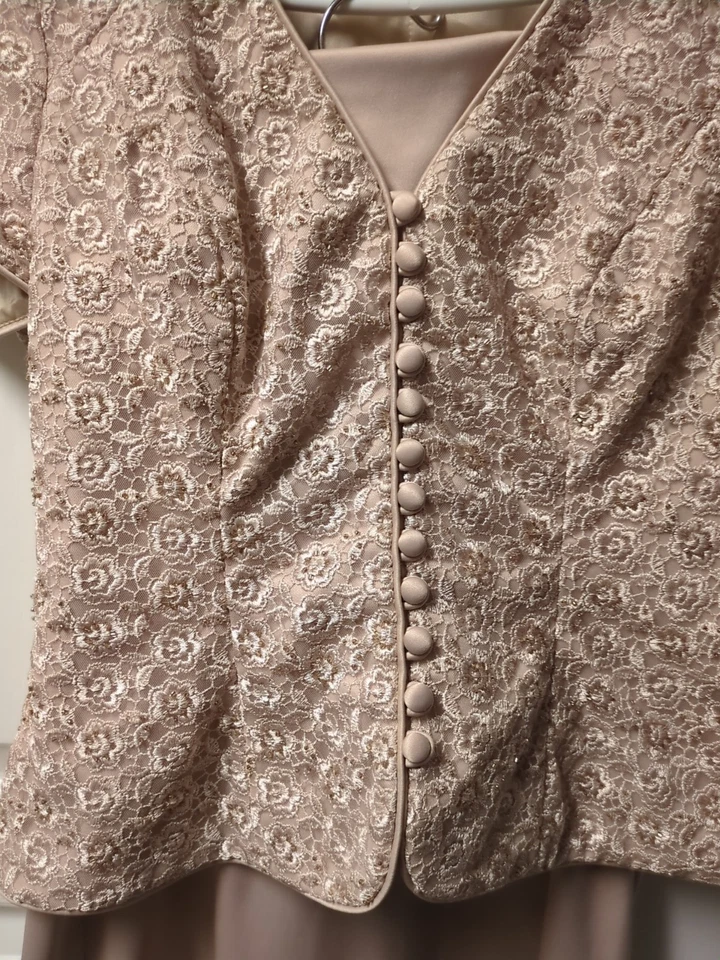 JS Collections Embroidered Beige Elegant Formal Top And Skirt. Size 6 - Image 2 of 4