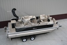 New  21 ft  pontoon boat-40 Hp Mercury
