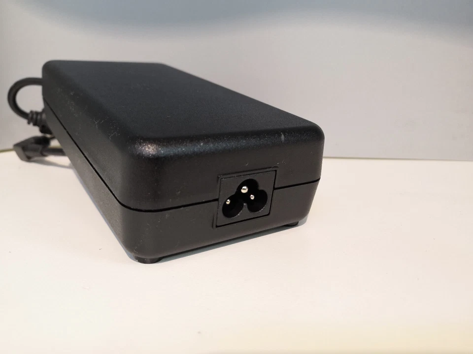 Original Fujitsu ADP-150WB B 150Watt 19V 7,89A CP483426-01 , FMV-AC505A FPCAC83I - Bild 3 von 4